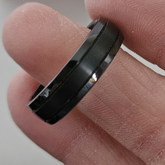 ==Men's tungsten wedding band - Picture 16 of 17